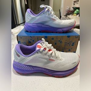 Brooks adrenaline GTS 22